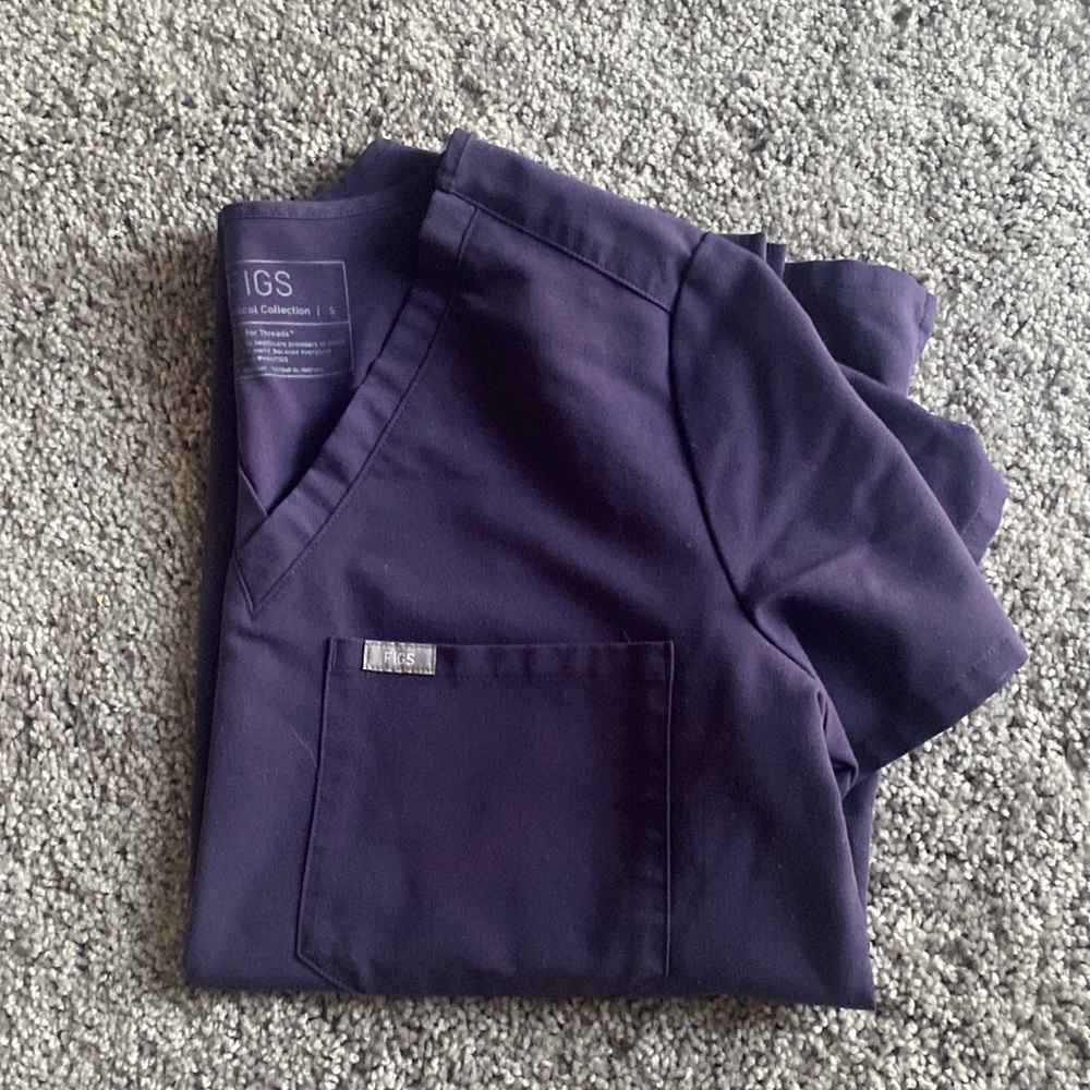Figs scrub top